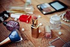 Cosmetic brushes